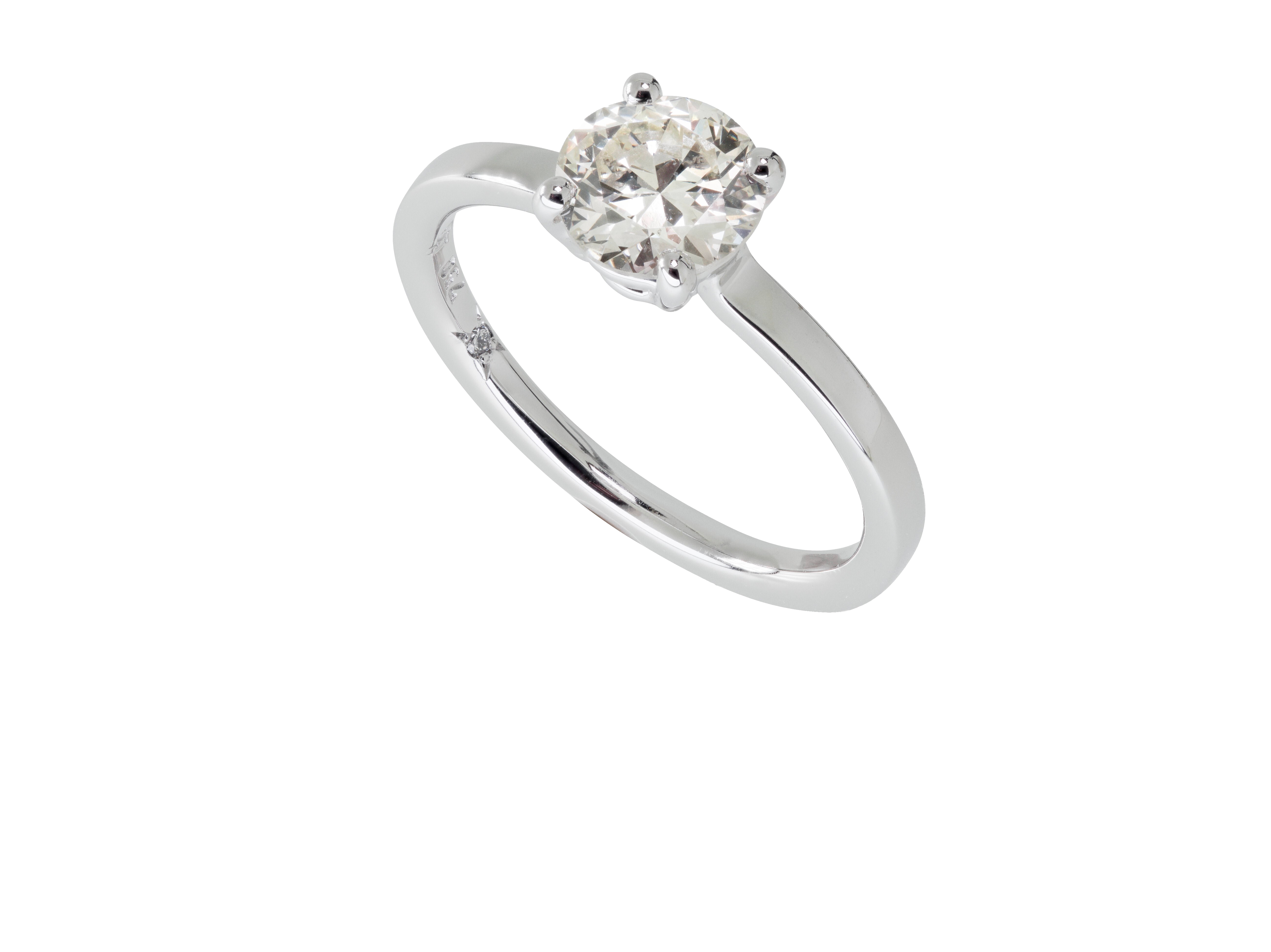 Bague solitaire format rond avec un diamant en or blanc